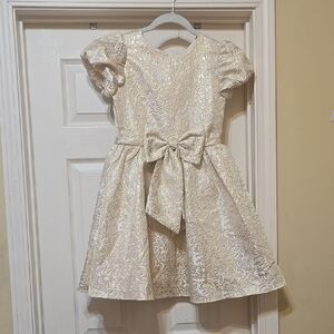 Rare Editions Cream Formal Dress with Timeless Elegance